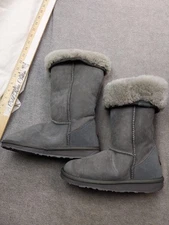 EMU Australia Stinger Hi Boots Womens Size 7 Gray Sheepskin Suede Fur Winter