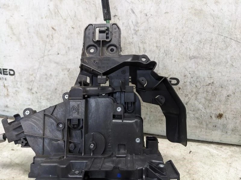 Оригинальный привод защелки бокового дверного замка Mercedes-Benz C300 RR LH 2015-21 099-730-39-00 - Изображение 3 из 4