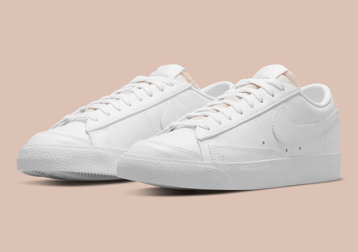 Nike Blazer Low '77 Triple White Sneakers Womens US Size 6 Nike Blazer Low '77 Triple White Sneakers Womens US Size 6