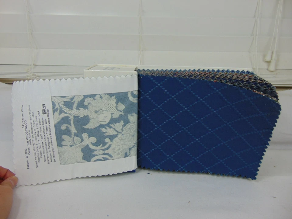 LIBRO DE MUESTRA DE MATERIAL DURALEE COLECCIÓN QUINTA AVENIDA AZUL DUPONT DE COLECCIÓN RARO  Foto 4 de 4