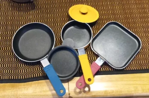 Mini Colored Cooking/Griddle Pans 5 Piece Set~ Silicone Heatproof Handles NWOT