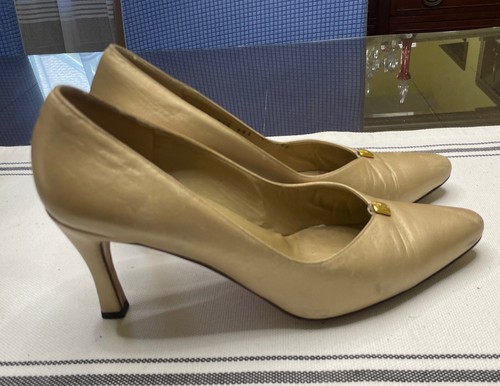 St. John Gold Leather Heels Gold Detail Made in Italy 7.5 Shoe - Picture 3 of 6