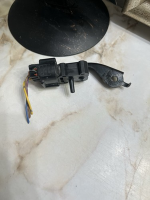 #ad 98 01 TOYOTA SIENNA OEM VAPOR PRESSURE SENSOR SWITCH 89460 08020 $39.99