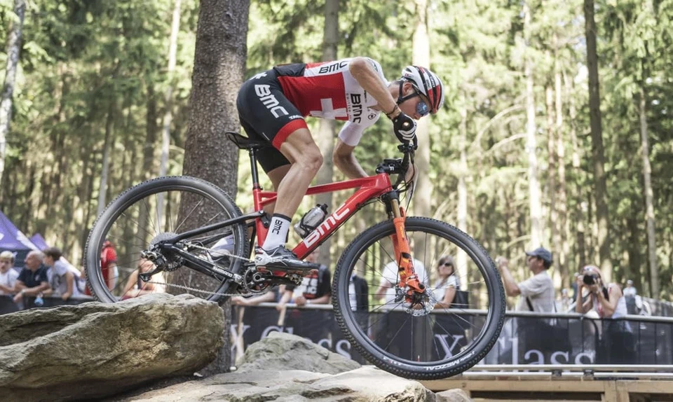 Elite Rocko Carbon Bottle Cage Lightweight Versatile Design Made in Italy 21g - Image 2 of 3