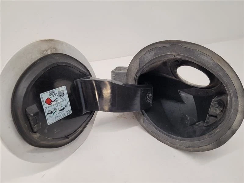 2010-2019 FORD TAURUS Fuel Filler Door White AG1Z54405A26AAPTM Foto 3 de 4