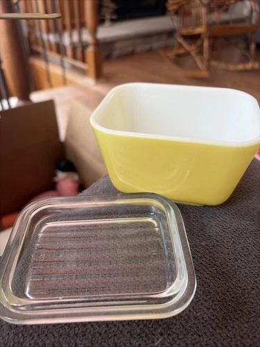 Vintage PYREX 1-1/2 Cup Refrigerator Dish 501B With Lid Yellow Fridgie EX!