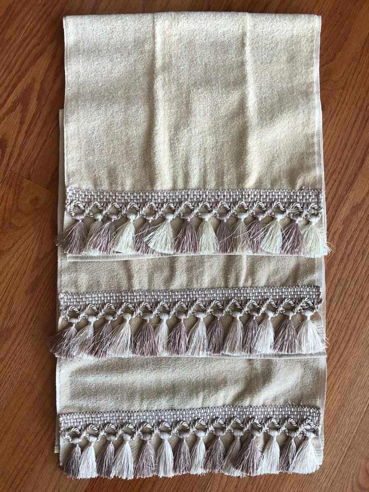 (3) Toallas de mano para invitados Avanti decorativas adornadas con borla dorada con cordón Foto 2 de 4