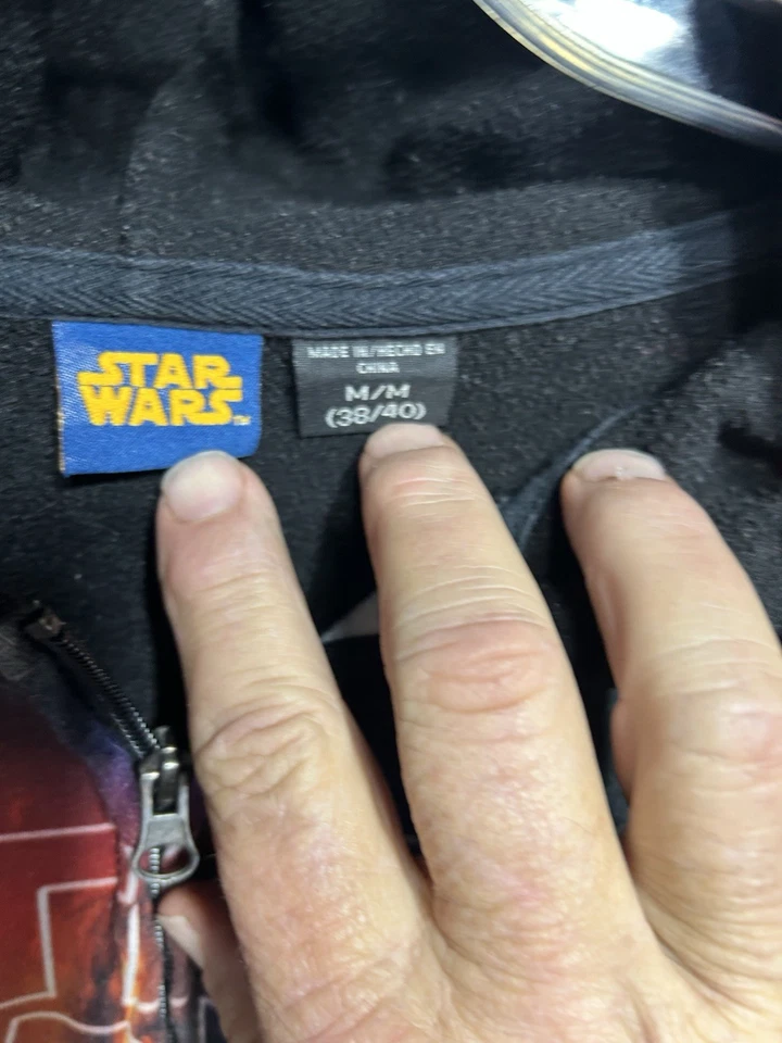 CHAQUETA CON CAPUCHA NUEVA CON ETIQUETAS STAR WARS VINTAGE ESTAMPADA EN 3D ADULTO CREMALLERA Talla COLOR MEDIO NEGRO Foto 2 de 4