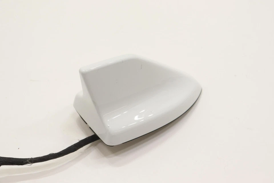 2018 - 2023 FORD MUSTANG REAR ROOF SHARK FIN ANTENNA MODULE OEM JD9T19K351AA - Image 2 of 4