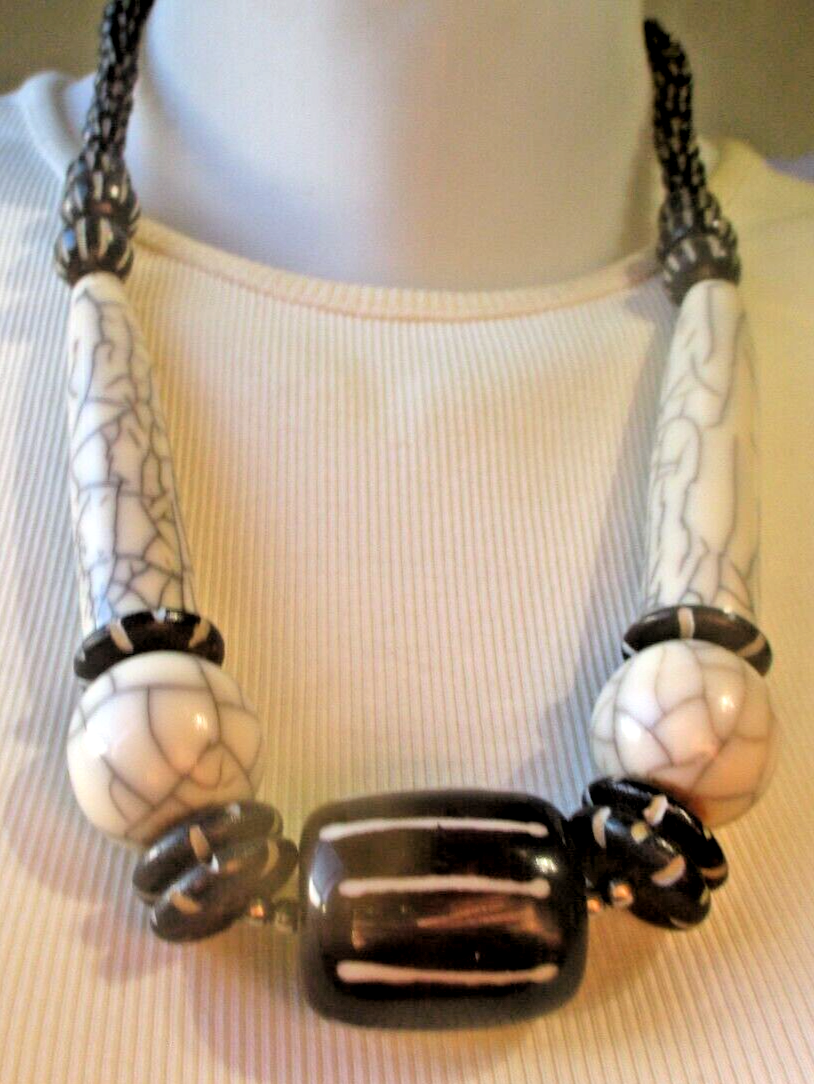 Collier Ethnique Vintage En Perles Et Tubes - Noir Et Beige - Bijou Ancien "dans Son Jus" - Look Bohème Et Atypique