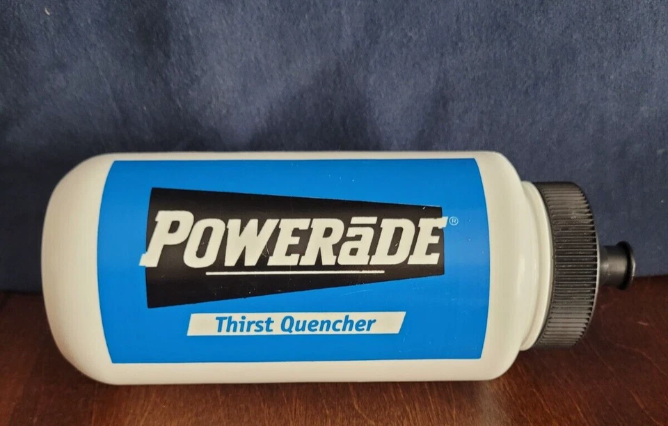 Garrafa de água rara vintage Powerade alta sede saciadora azul preto branco anos 90 - Imagem 2 de 4