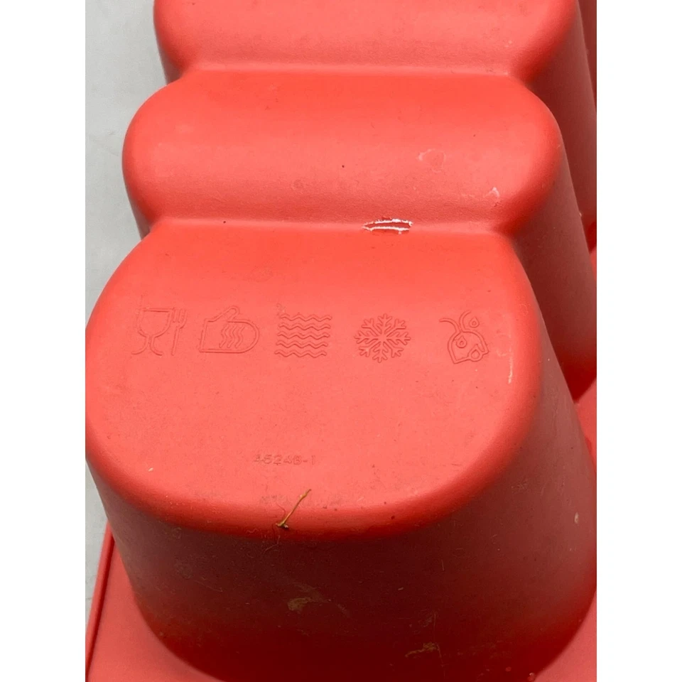 Tupperware 4524B-1 pan para hornear con forma de silicona roja 11,5x3x 4,5" LEER Foto 4 de 4