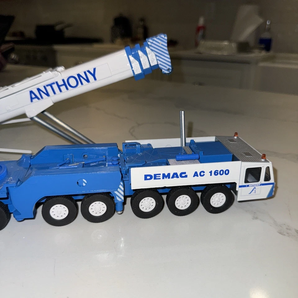 Grúa telescópica Demag AC1600 - Anthony - Modelos Zon 1:50 Modelo #9701 Foto 3 de 4