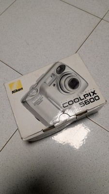 Nikon COOLPIX 5600 silber 5,1 MP komplett boxed 
