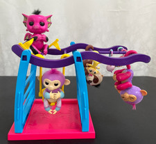 Fingerlings Monkey Bars Playset w/ 4 Large Working Fingerlings 4 Mini Figures