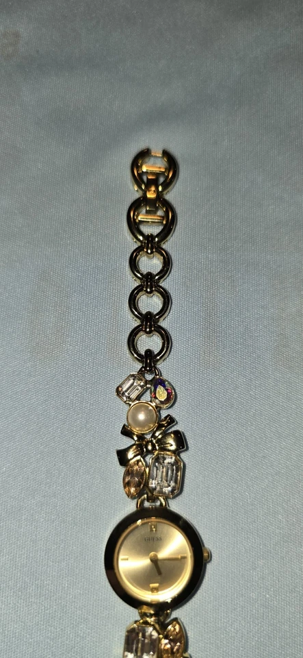NWT GUESS $125 Swarovski Crystal Gold Daisy Bracelet Womens Watch U12627L1 FS - Image 4 of 4