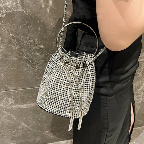 Rockin my Strass Bucket Bag mit Diamantkette Quaste - Bild 1 von 7