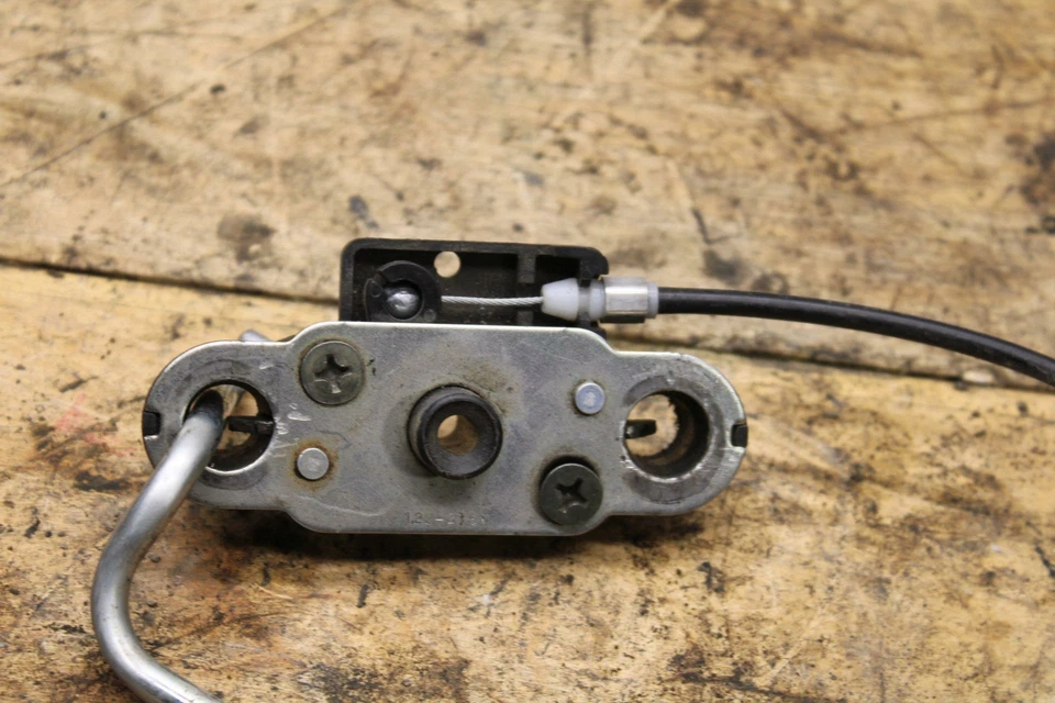 07-11 铃木 VSTROM 650 后乘客座椅闩锁组件 BB340 — 第 2/4 张图片