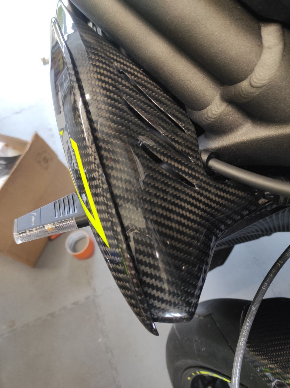 Caches radiateur carbone Speed Triple RS Évitez les Impacts Protégez les Flancs Moto TW