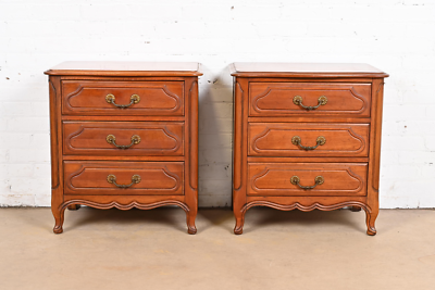 Davis Cabinet Co. French Provincial Louis XV Carved Cherry Wood 