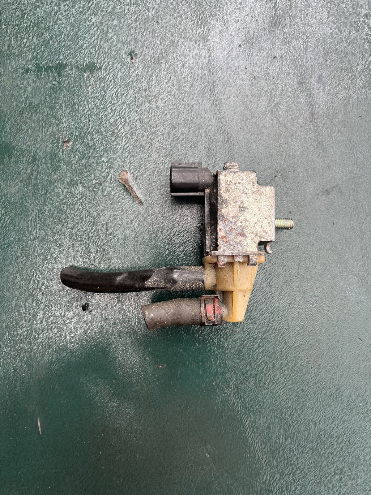 Find Mercury 50hp 4-stroke Solenoid Valve P/N 877805T. In Andover - Foto 5