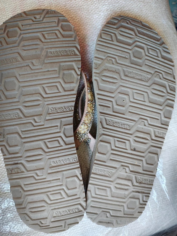 Ladies Sketchers, Size 5, Jewelled Flip Flops, Beige - Image 4 of 4
