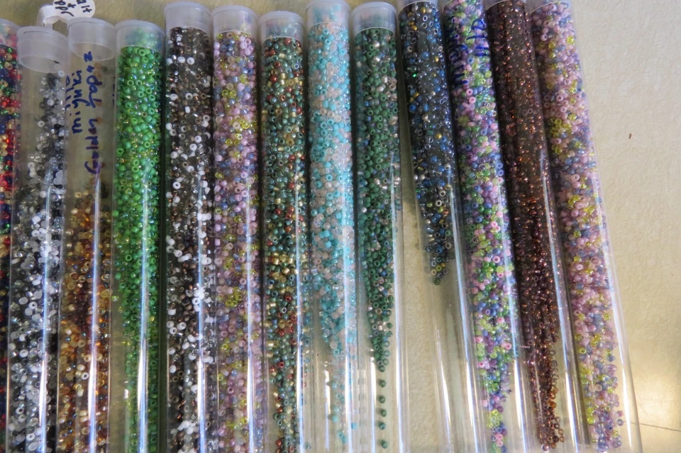 ENORME LOTE - Miyuki 11/0 Japón Mezcla de cuentas de semillas de vidrio redondo - 82 tubos Foto 4 de 4
