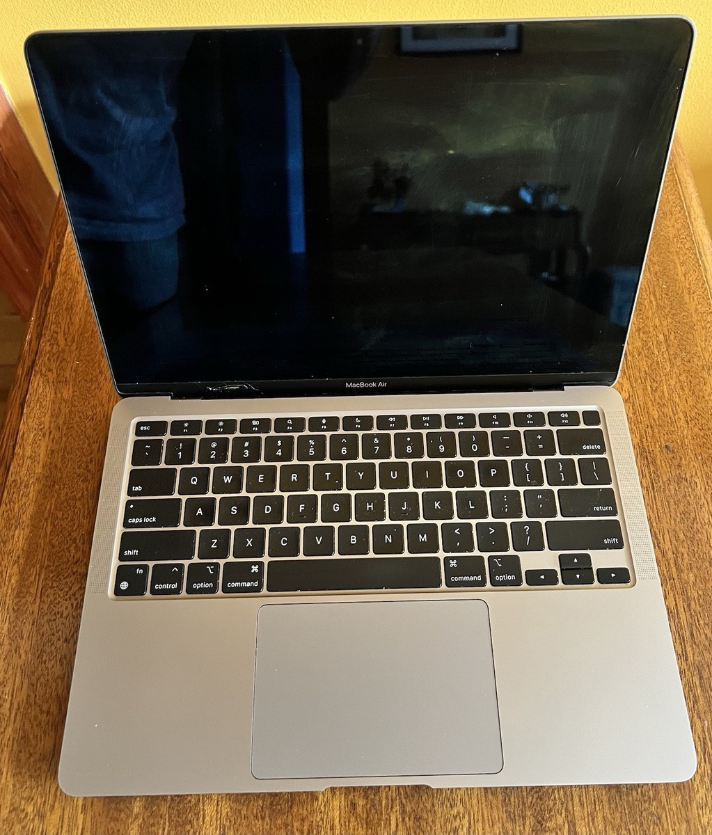 Apple MacBook Air M1 (2020) M1/256GB/16GB A2337 - Silver Apple MacBook Air M1 (2020) M1/256GB/16GB A2337 - Silver