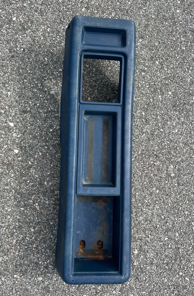 Mazda B2000 1981-1984 OEM consola central conjunto de molduras UA1364321 Foto 2 de 4