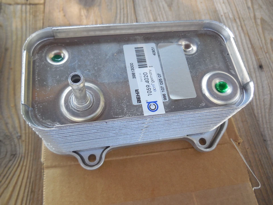 Porsche Boxster Engine Oil Cooler BEHR HELLA SERVICE N E W - Imagem 2 de 4