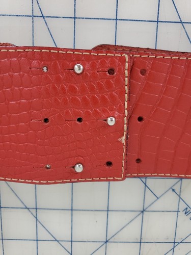 Cinturón de moda de cuero rojo vintage Vero Vitello hebilla de latón liso leones 31" Usado en excelente condición - Imagen 4 de 8