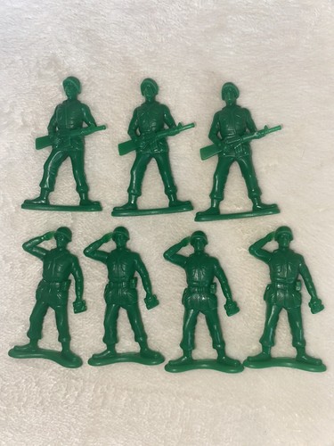 Toy Story Green Plastic Soldiers Lot 37 Army Men Figures Thinkway Disney Pixar - Picture 2 of 6