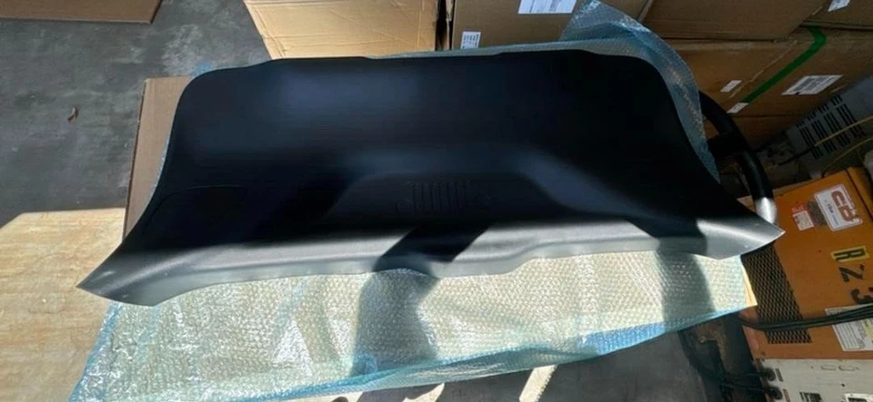 Novo OEM Mopar 7KH88DX9AA Guarnição de Portão Elevador Painel Inferior 2017-2025 Jeep Compass - Imagem 4 de 4