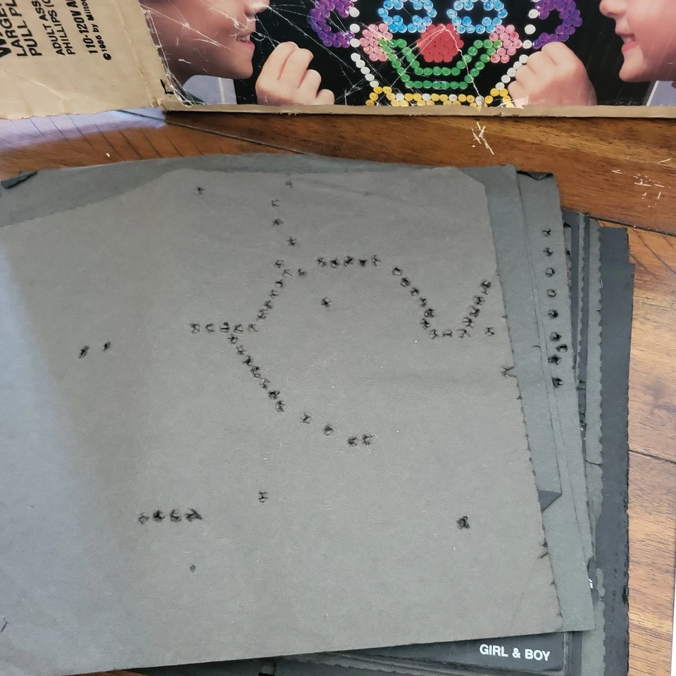 LITE-BRITE Vintage 1986 Hasbro Original LITE BRITE Box Pegs 17Sheets Order Form - Image 4 of 4