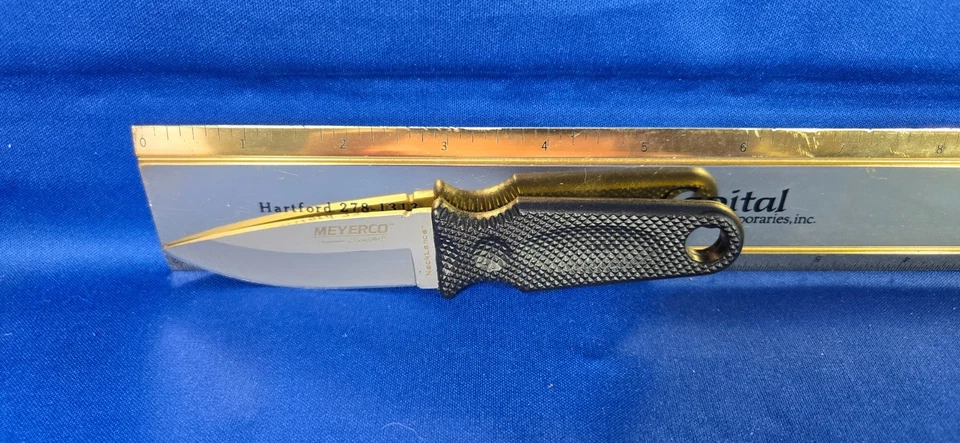 Cuchillo lanza cuello Meyerco Blackie Collins con funda Foto 3 de 4