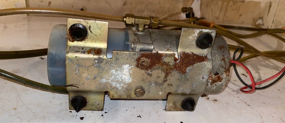 Motor convertible, mangueras, válvula y soporte.    Saab 900 1986-1988 Foto 3 de 4