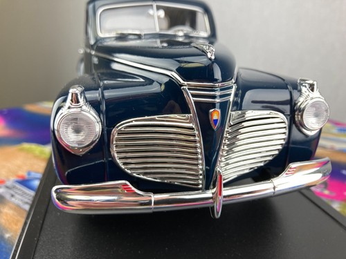 1:18 Road Signature 1941 Cobalt Blue Deluxe Diecast Fairfield Mint Car - Picture 9 of 13