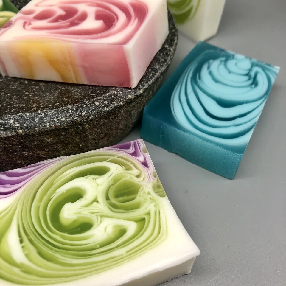 10er Mix handgemachte Seifen Gesamtgewicht ca. 400g Mitbringsel Weihnachten - Bild 2 von 4