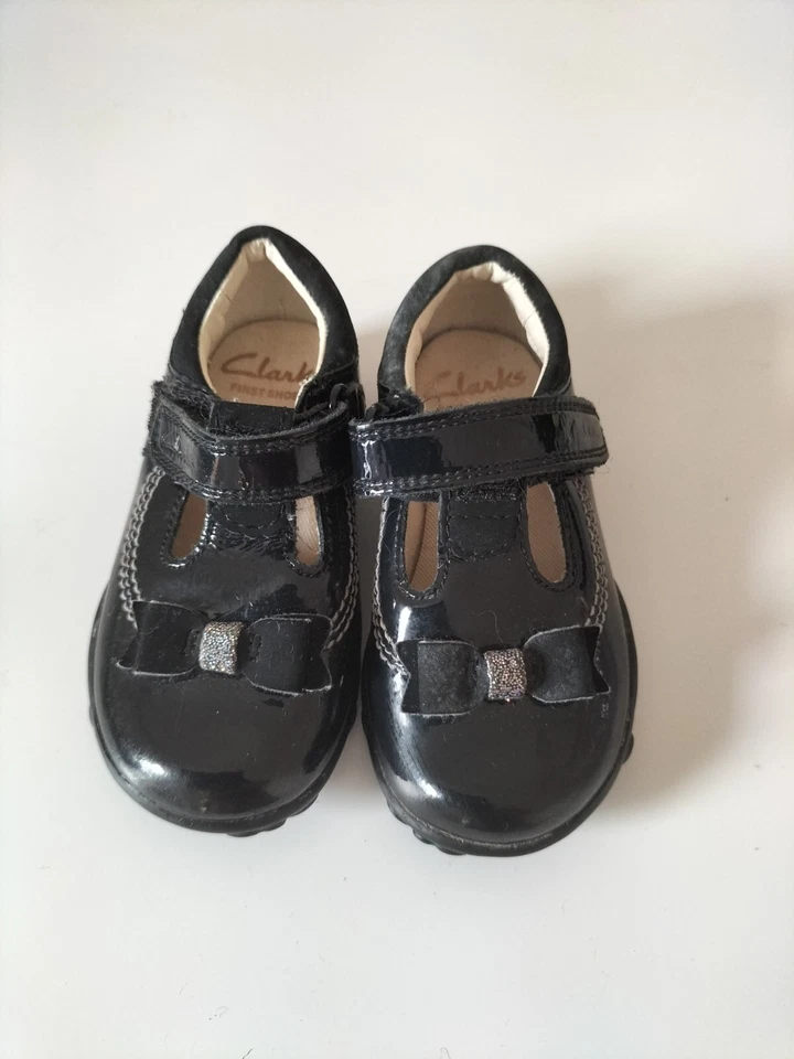 Clarks LOVELY Bebé Niñas Negro Zapatos Edad 3-6 Meses.  Foto 2 de 4