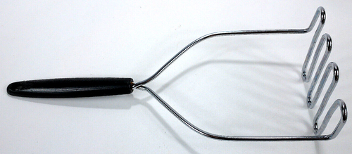 Kartoffelstampfer schwarz Kunststoffgriff Markenlos 10 3/4" ~ Vintage? ~ MCM ? ~