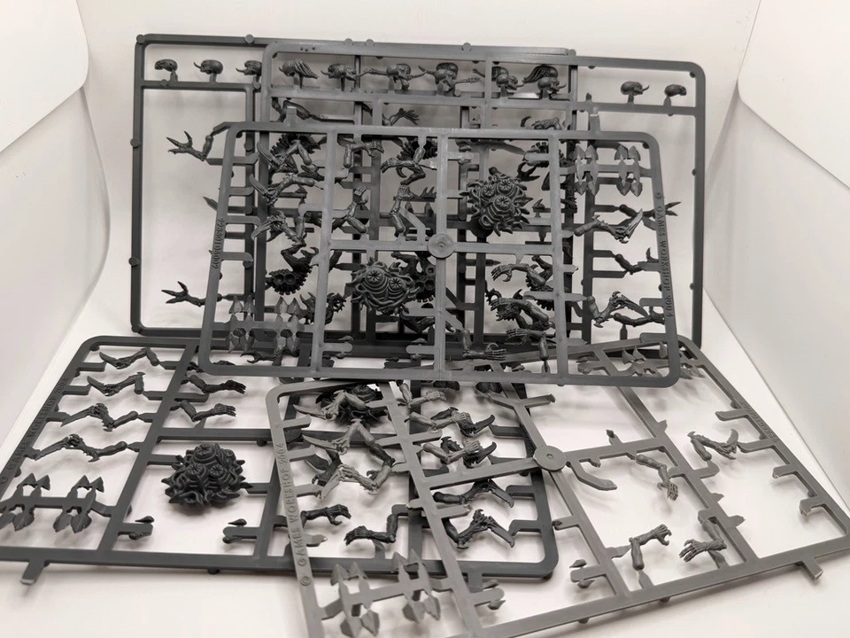 Warhammer 40K Tyranid Warriors (3) - Lote de plástico sin pintar - Piezas / Reparación / Co Foto 2 de 4