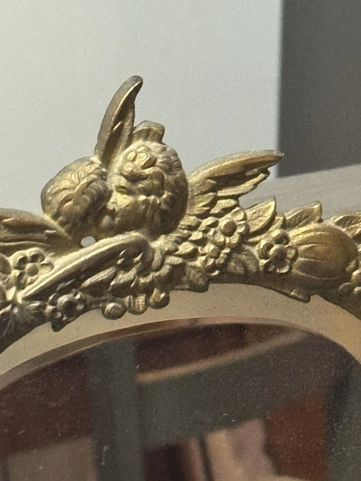 Antiguo vestido victoriano de latón querubín o tocador espejo barroco ornamentado vintage Foto 3 de 4