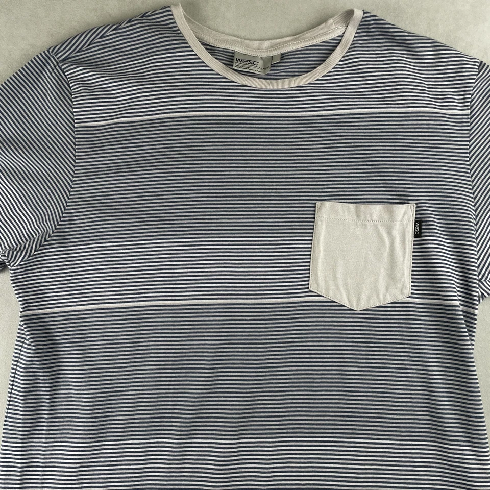 WeSC Camisa Para Hombres X-Grande Azul Blanco Rayas Doug Bolsillo Cuello Redondo Camiseta Manga Corta Foto 2 de 4