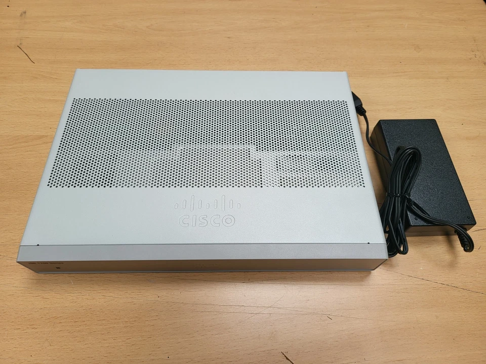 Cisco ISR 1111-8P router avec Zone-based firewall et alimentation - Photo 2/3