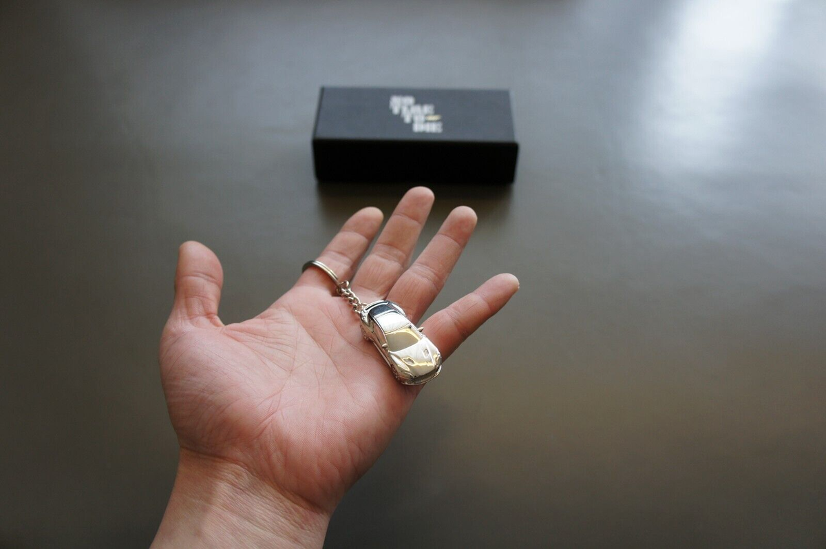 NIB Aston Martin DBS Superleggera 007 James Bond Silver