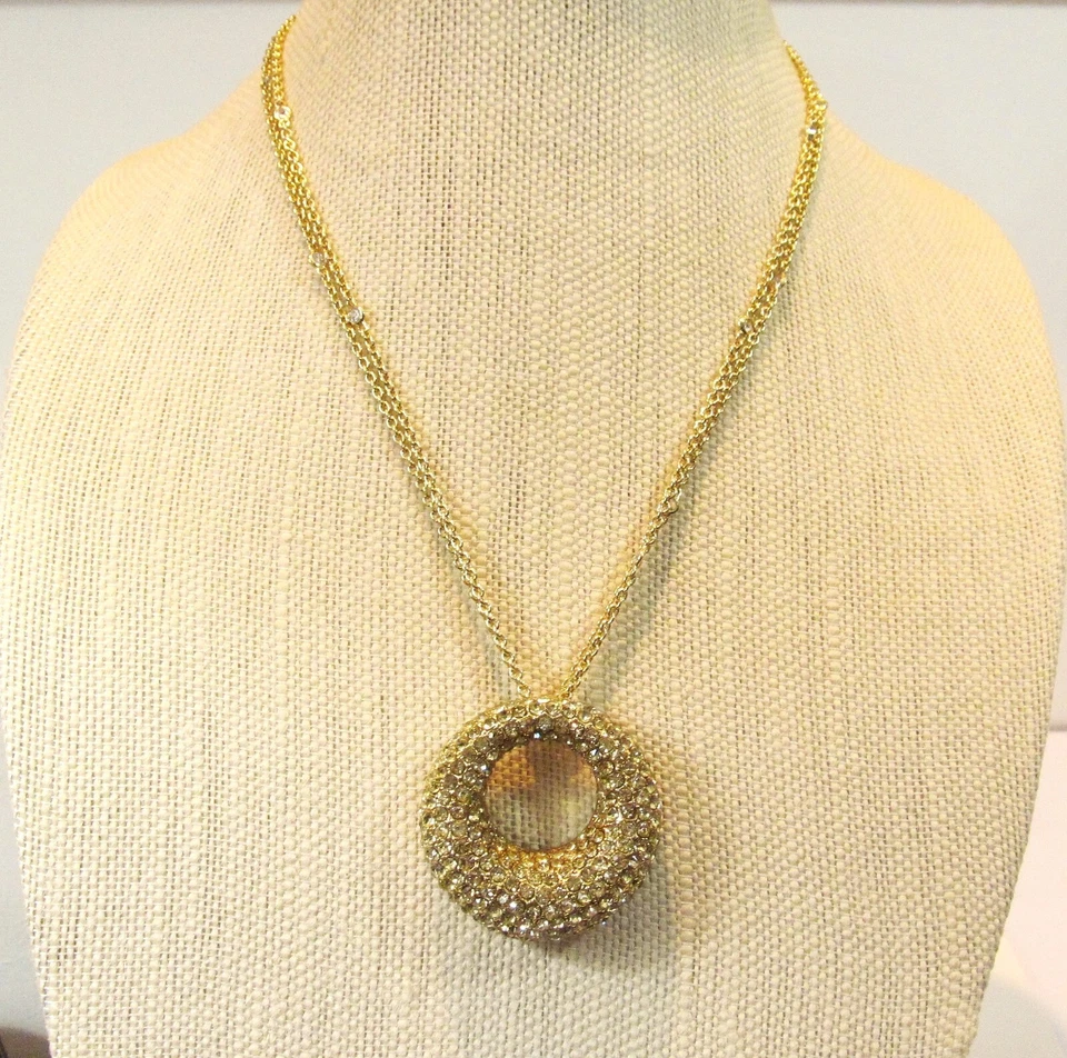 Joan Boyce Conjunto Collar Círculo Eternidad Colgante Tono Dorado y 2 Cadenas Nuevo en Caja