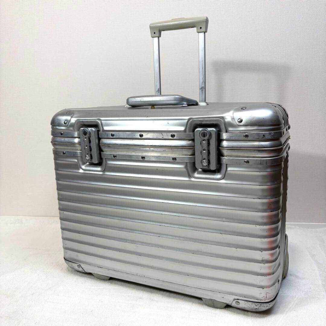 Rimowa Topas Pilot 36L 2-wheels Aluminium Carry-On Case Rimowa Topas Pilot 36L 2-wheels Aluminium Carry-On Case