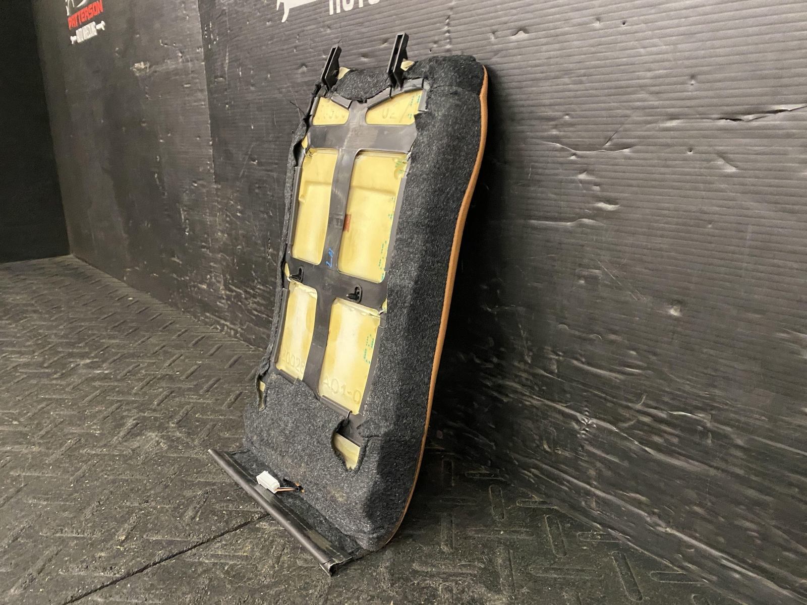 2011 MASERATI GRANTURISMO FRONT DRIVER UPPER BACK SEAT REST PAD TAN LEATHER