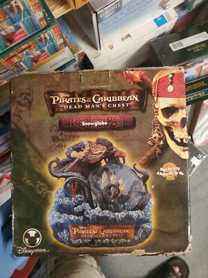 Disney Dead Man's Chest - Pirates of the Caribbean - Snowglobe