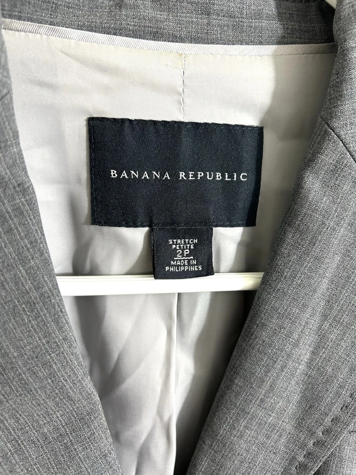Banana Republic Gray Pinstripe Blazer jacket women size 2P classic 92% wool - Image 2 of 4